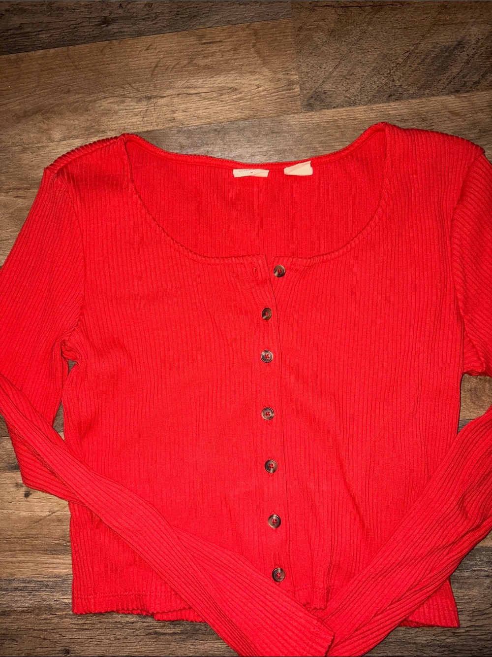 Women’s Red Ribbed Button-Front Crop Long Sleeve Top